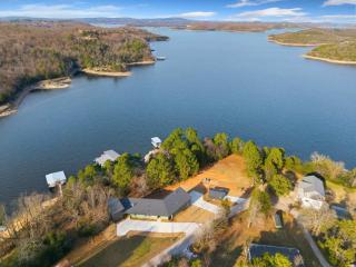 Lakeside Luxe-Lake Access-Hot Tub-Amazing Patio - 8