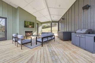 Lakeside Luxe-Lake Access-Hot Tub-Amazing Patio - 6