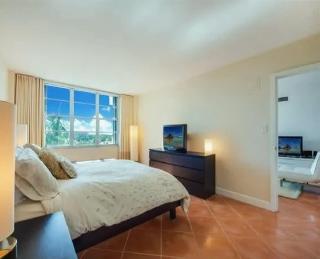 Bright Two-Bedroom Oceanfront Condo With Balcony and Coastal Views - 5