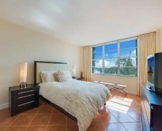 Bright Two-Bedroom Oceanfront Condo With Balcony and Coastal Views - 4