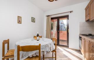 Stunning Apartment In Pag With House Sea View - 8