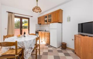 Stunning Apartment In Pag With House Sea View - 1