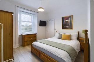 Modern 2-Bedroom Glasgow Apartment Close to Train Station and Airport - Paisley - 7
