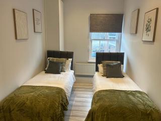 Apartment - Sleeps 6 & Near Station - Bedford - 5
