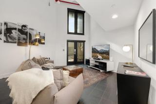 Rock Star On West-IN Entertainment District - 1