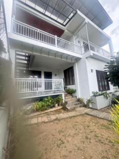 Misty Hills Lakeview Lounge - 5