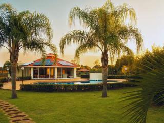 Private Retreat in Foz do Iguaçu | Pool & Lake - 9