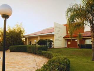 Private Retreat in Foz do Iguaçu | Pool & Lake - 8