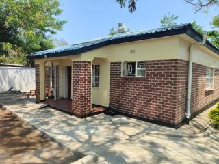 The Bay Cottage 4BR Retreat in Cape Maclear - Cape Maclear - 1