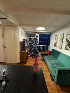 Industrial Chic Apartment Overlooking the City - 8