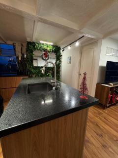 Industrial Chic Apartment Overlooking the City - 5