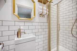 Flower Pot Hotel - 4