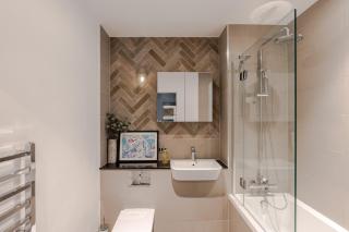 Vibrant Top Floor Apartment Hackney Wick - 7