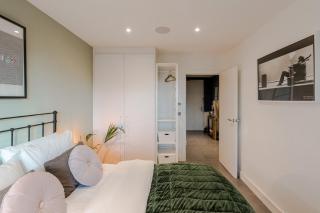 Vibrant Top Floor Apartment Hackney Wick - 8