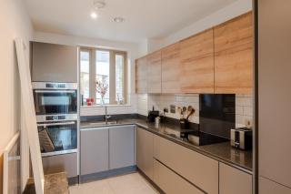 Vibrant Top Floor Apartment Hackney Wick - 2