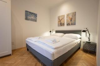 Cozy Vienna Getaway with Balcony - 9