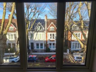 Huge ensuite in Chiswick, 2 mins from TG station - 3