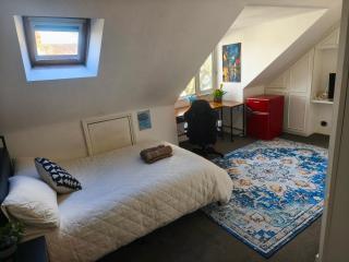 Huge ensuite in Chiswick, 2 mins from TG station - London - 2