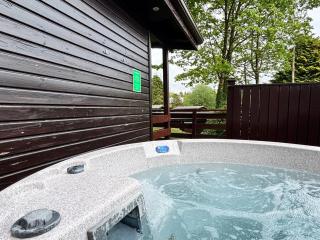 Birch Lodge 13 with Hot Tub - 3