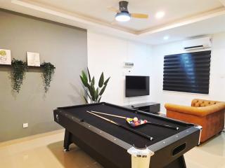 6-12pax KTV Homestay near Toppen Ikea KTV Family Room TV Game Pool Table Kid Pool Mahjong BBQ - 0