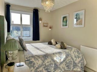 Charming Pembrokeshire Townhouse - 8