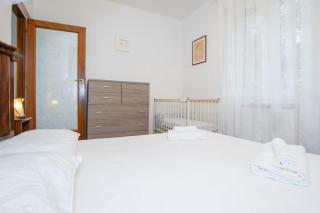 Apartment with Free Parking Easy Access to Venice - 5