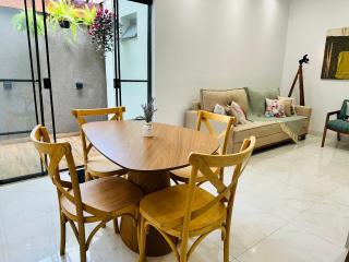 Casa c/ Suíte, Ar Cond, Área Gourmet, Bairro Nobre - 4