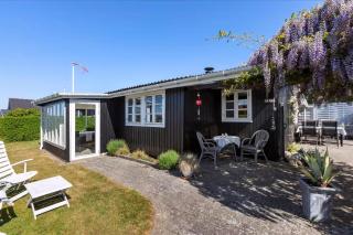 Lovely Summerhouse By The Beach - 7