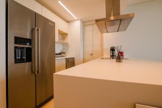 Modern apt with 2 BR BBQ and views - 4