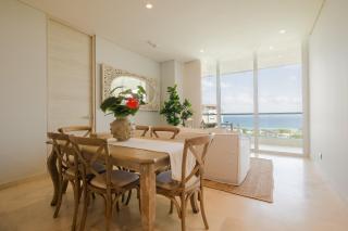 Modern apt with 2 BR BBQ and views - 2