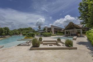 Modern apt with 2 BR BBQ and views - 0