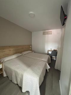 Hostal Restaurante Los Rosales - 0