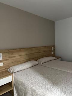 Hostal Restaurante Los Rosales - 1