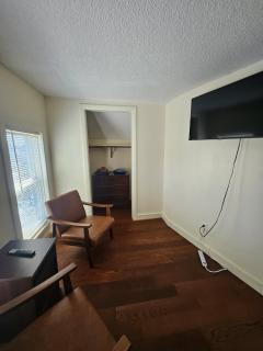 Suites on East Side near Whole Foods, Brown University, Miriam Hospital, MBTA, Downtown, - 4