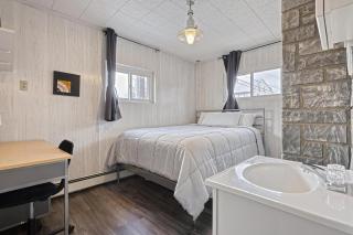 Suites On Chocolate - The Annville Cottage - 3