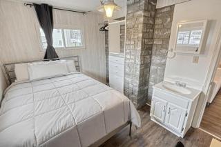 Suites On Chocolate - The Annville Cottage - 8