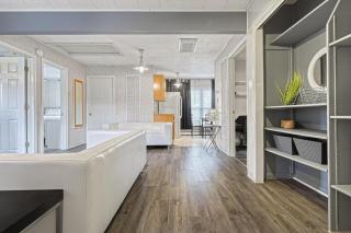 Suites On Chocolate - The Annville Cottage - 9