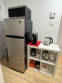 Private Basement Suite, Fully Equipped & Parking - 4