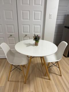 Private Basement Suite, Fully Equipped & Parking - 2