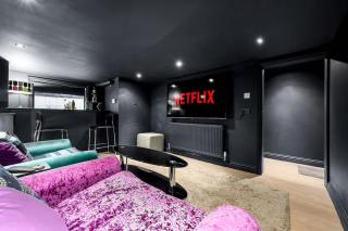 4 Bedroom House With Cinema Room by City SuperHost - 5