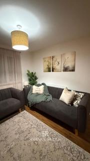 Family 3BR Stay - Garden & Parking Near Fun Parks - 2