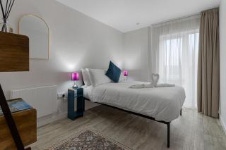 City Pulse Apartment- Short Stays UK - 9