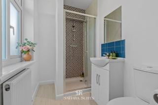 Spacious 6BR Near Derby City & Pride Park - 6