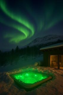 Luxury Arctic Cabin - 9