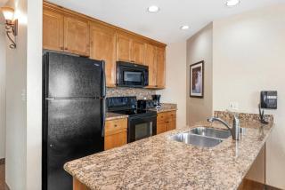 Enjoy the Ridge Tahoe Two-Bedroom Lock-Off for a family of 6 - 3