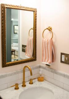 Capitol Hill Historic District A Street Apartment - 4