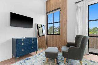 New Listing Venice Villa by Colby & Conrad - 6