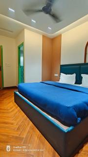 Joey's By The Ganges - 9