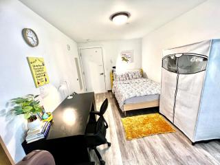 Private Room with own Bathroom 10 Minutes Walk to University of Washington - 4