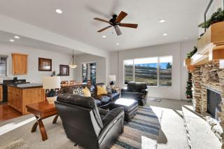 Gorgeous Eden Getaway Stunning Mountain Views and Family Fun - 6